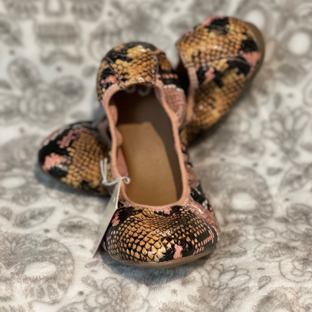 SO PEACH SNAKESKIN FLATS 🥿